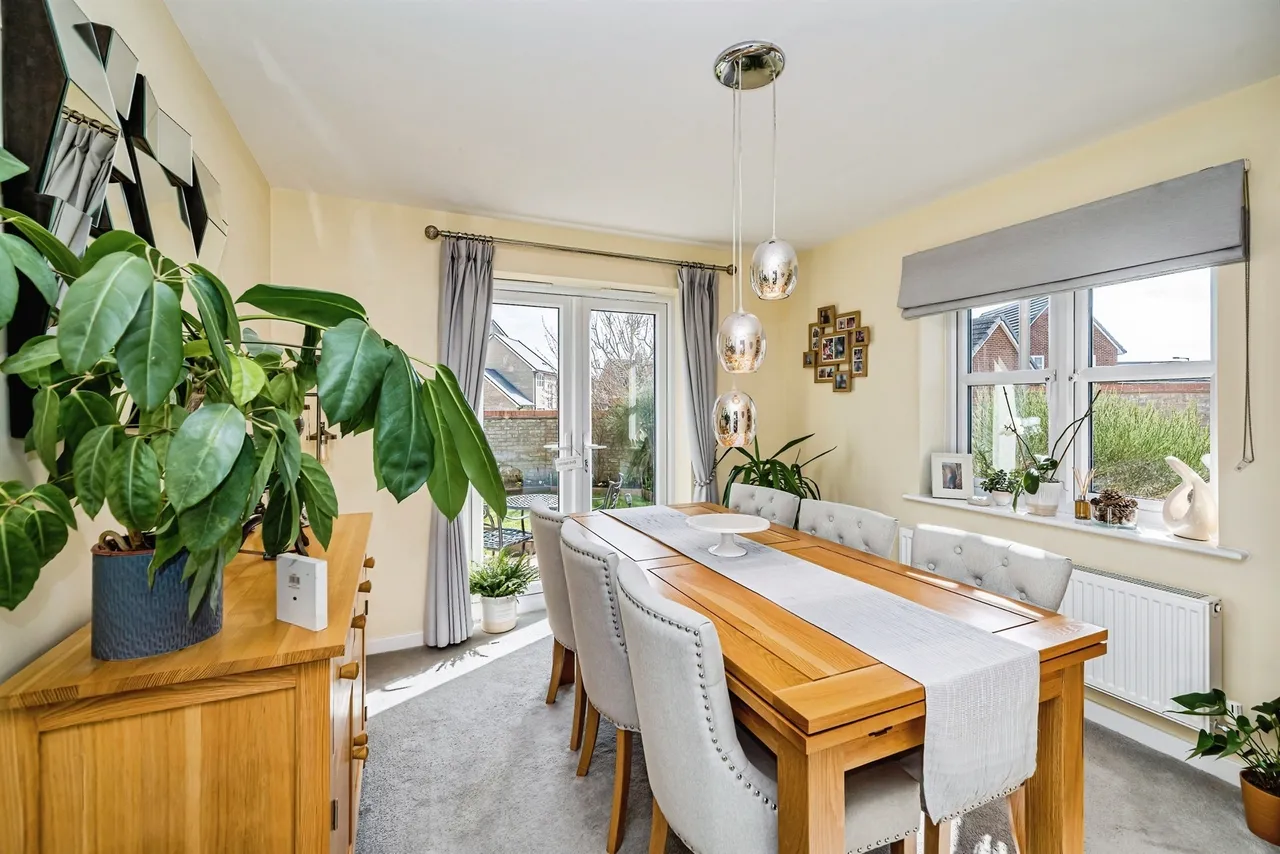 Newton Avenue, Berryfields, Aylesbury, photo 9