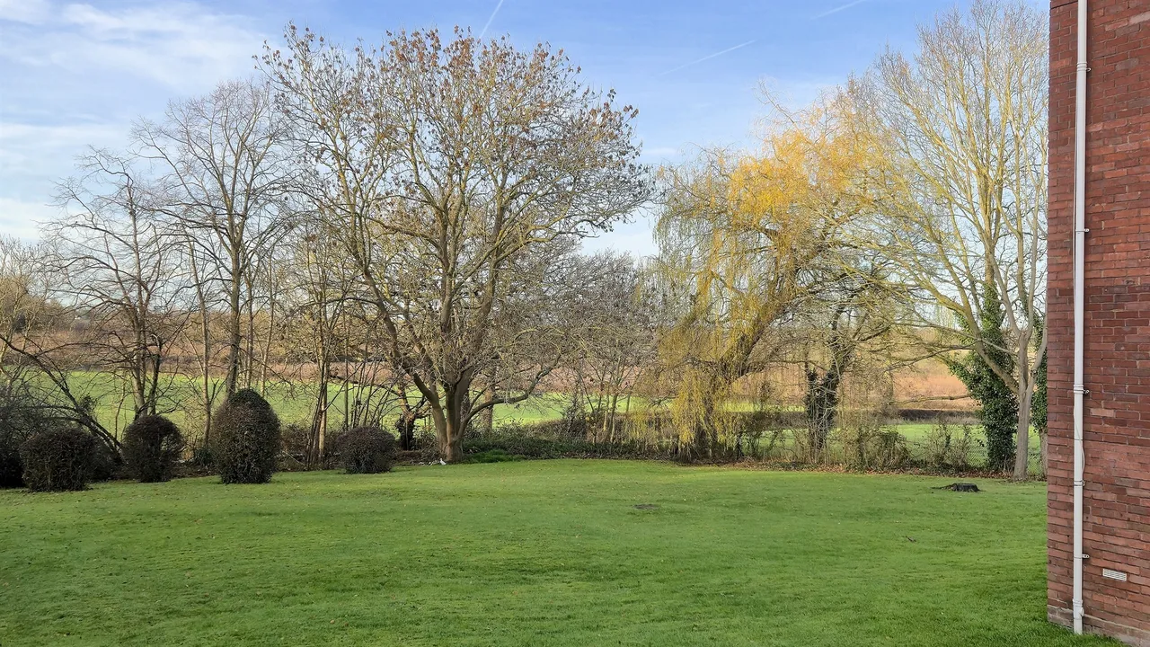 Roundhedge Way, Enfield, EN2, photo 15