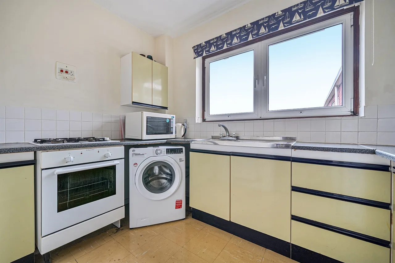 Roundhedge Way, Enfield, EN2, photo 6
