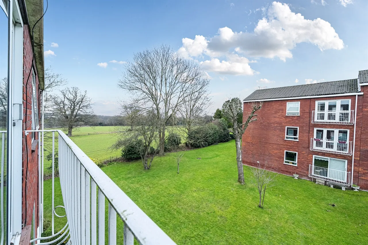 Roundhedge Way, Enfield, EN2, photo 2