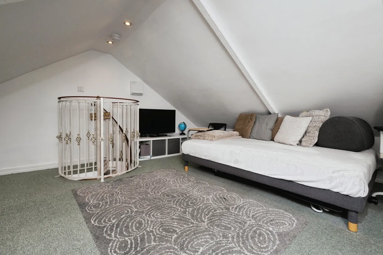 Talbot Road, Ammanford, SA18, photo 12
