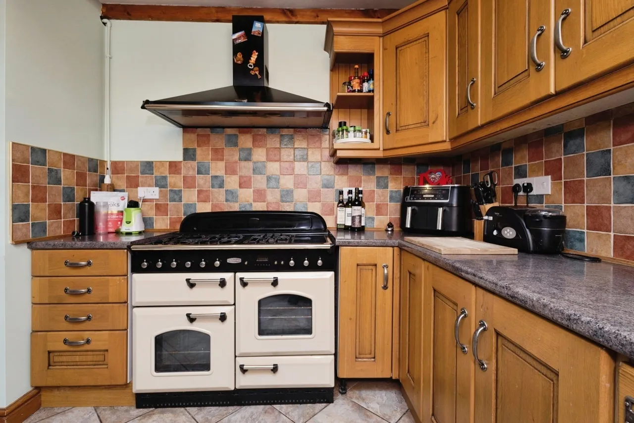 Talbot Road, Ammanford, SA18, photo 7