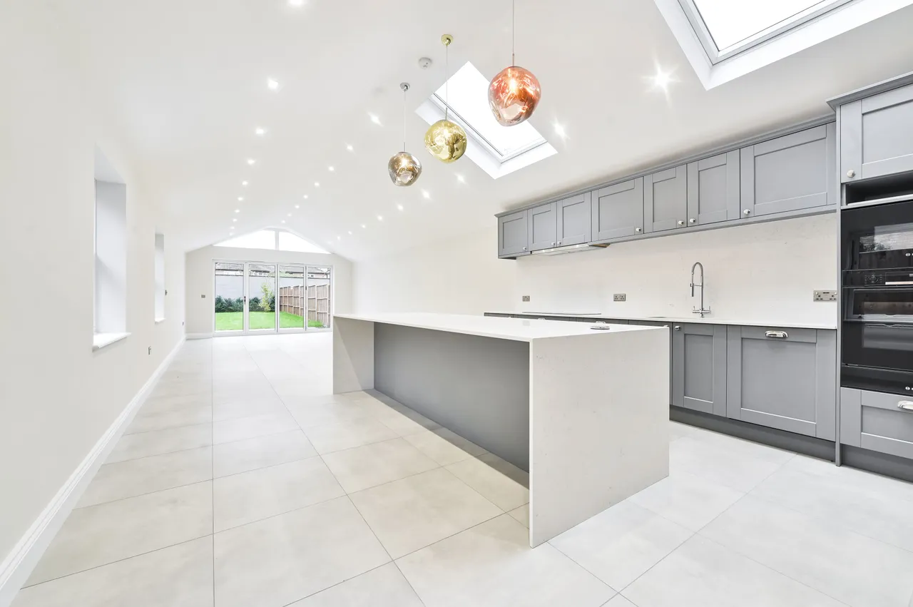 12a Sycamore Grove, New Malden, photo 2