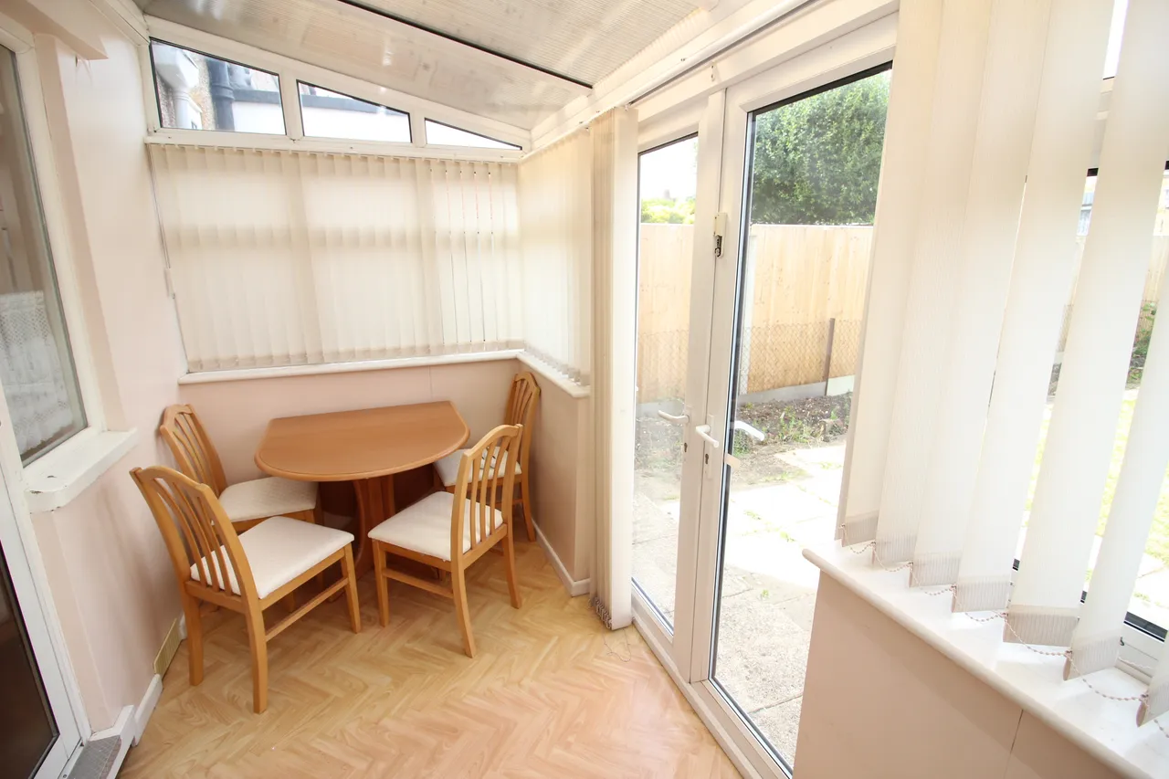 Buckland Way, WORCESTER PARK, Surrey, Worcester Park, KT48NT, photo 4
