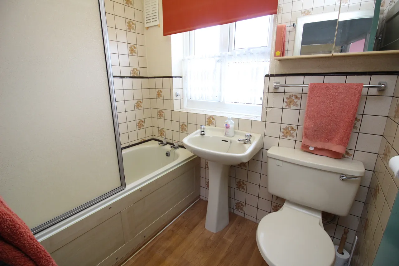 Buckland Way, WORCESTER PARK, Surrey, Worcester Park, KT48NT, photo 8