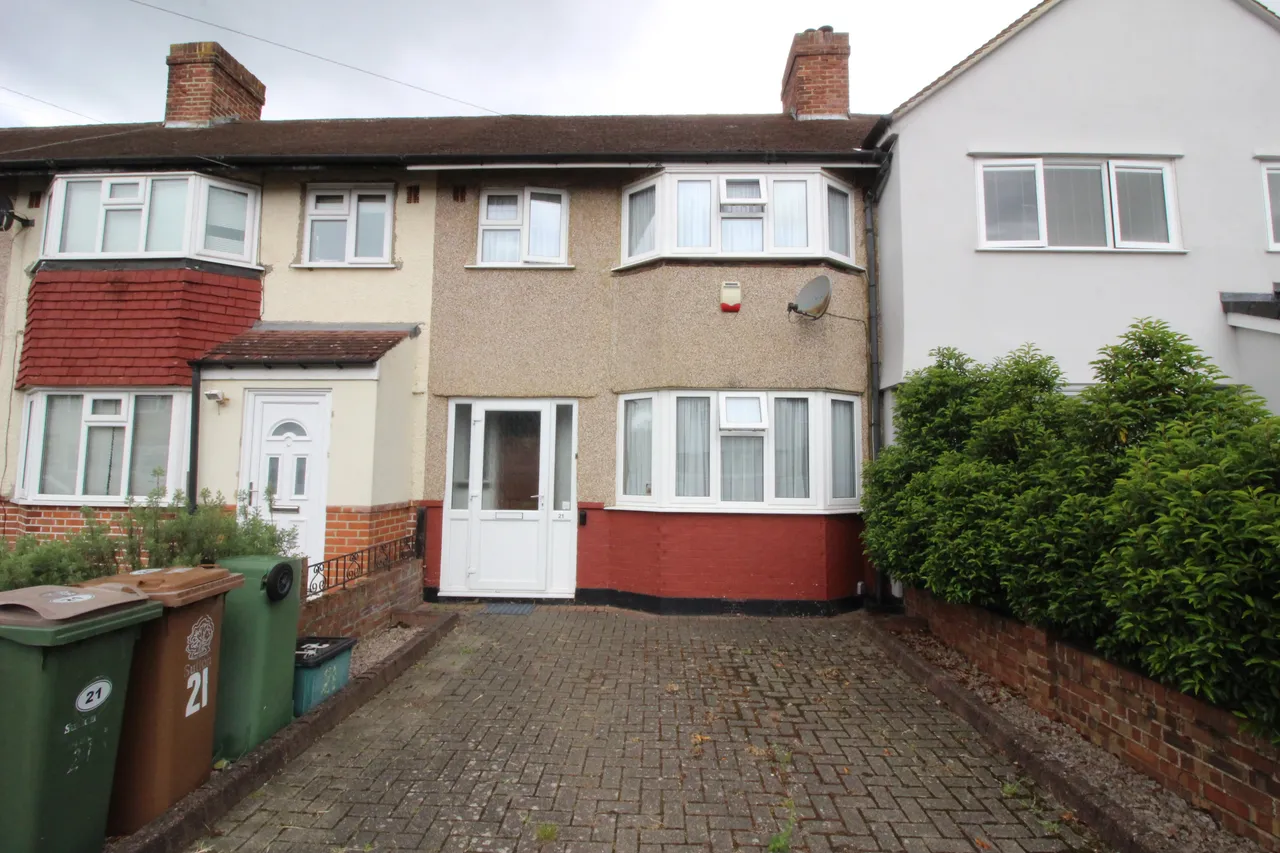 3 bed property for sale — Buckland Way, WORCESTER PARK, Surrey, Worcester Park, KT48NT