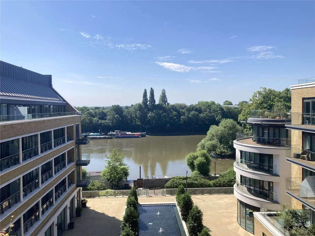 Kew Bridge Road, Brentford, TW8, photo 2