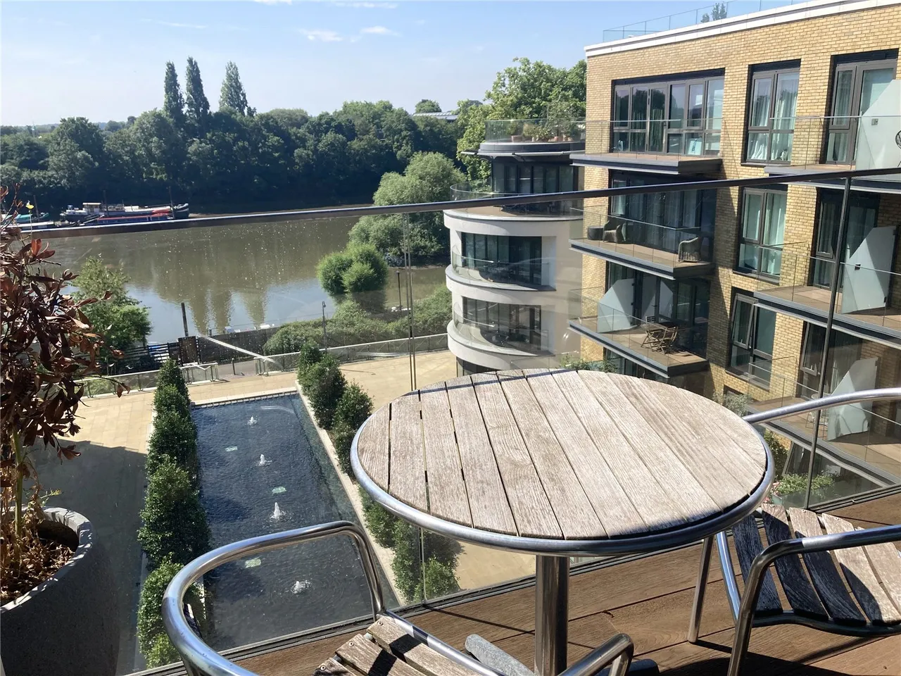 Kew Bridge Road, Brentford, TW8, photo 13