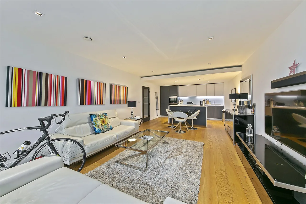 Kew Bridge Road, Brentford, TW8, photo 4