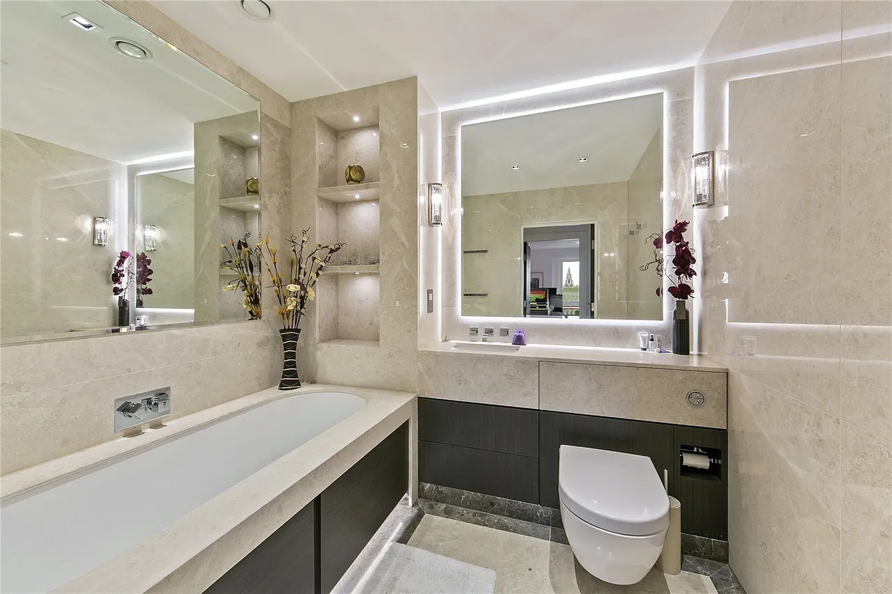 Kew Bridge Road, Brentford, TW8, photo 10