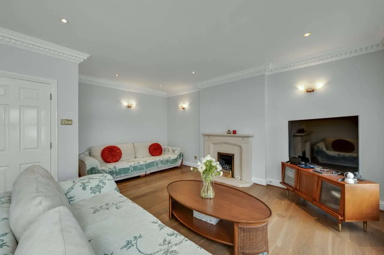 Clearwater Place, Surbiton, United Kingdom, KT6 4ET, photo 8