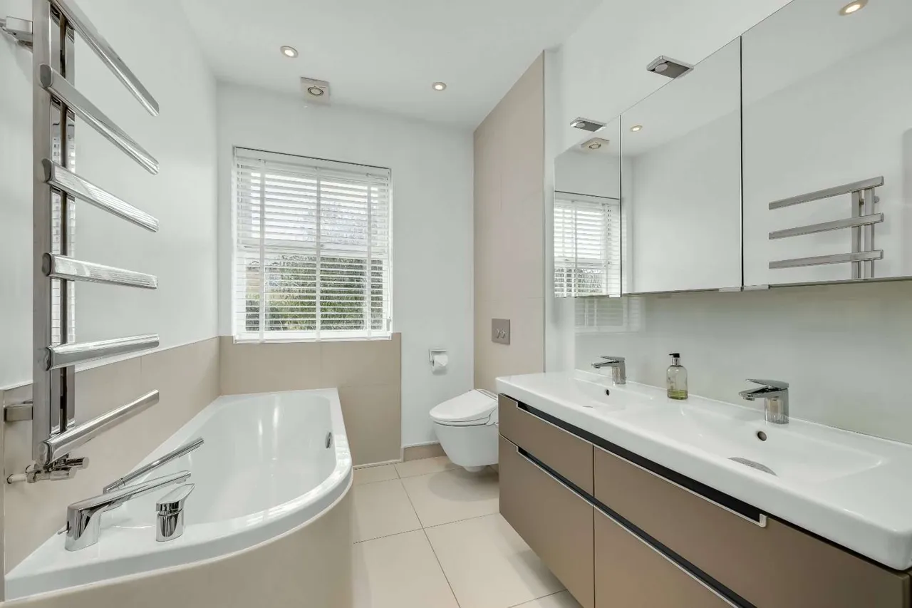 Clearwater Place, Surbiton, United Kingdom, KT6 4ET, photo 10