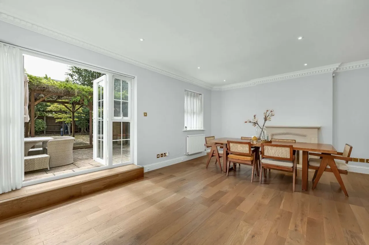 Clearwater Place, Surbiton, United Kingdom, KT6 4ET, photo 4