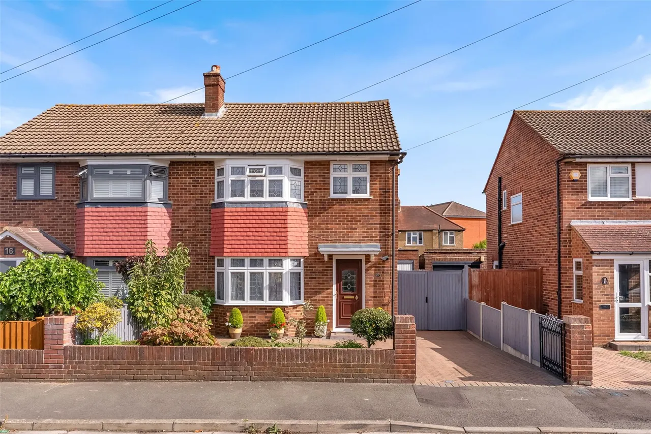 3 bed house for sale, Conway Road, Hanworth, TW13