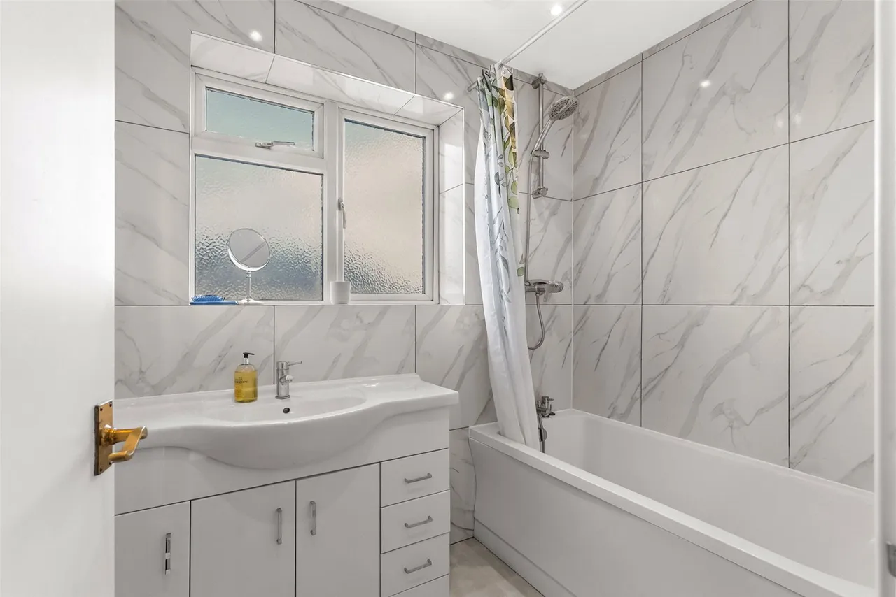 Conway Road, Hanworth, TW13, photo 8