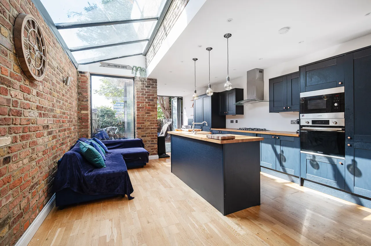 84 Hassett Road, London, photo 2