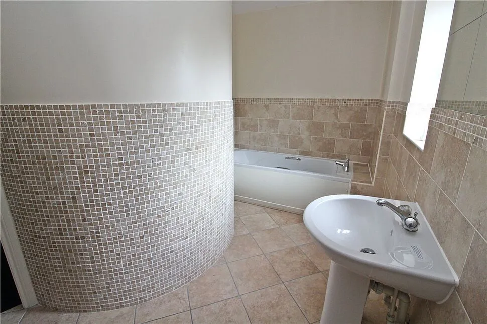 Ring Road, Seacroft, West Yorkshire, LS14, photo 5