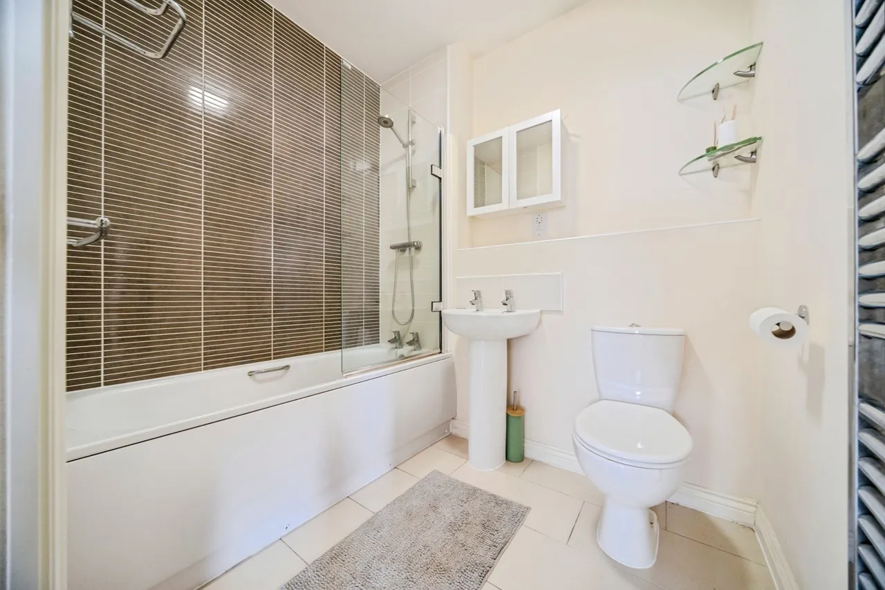 Skye Crescent, Newton Leys, Bletchley, Milton Keynes, MK3, photo 7