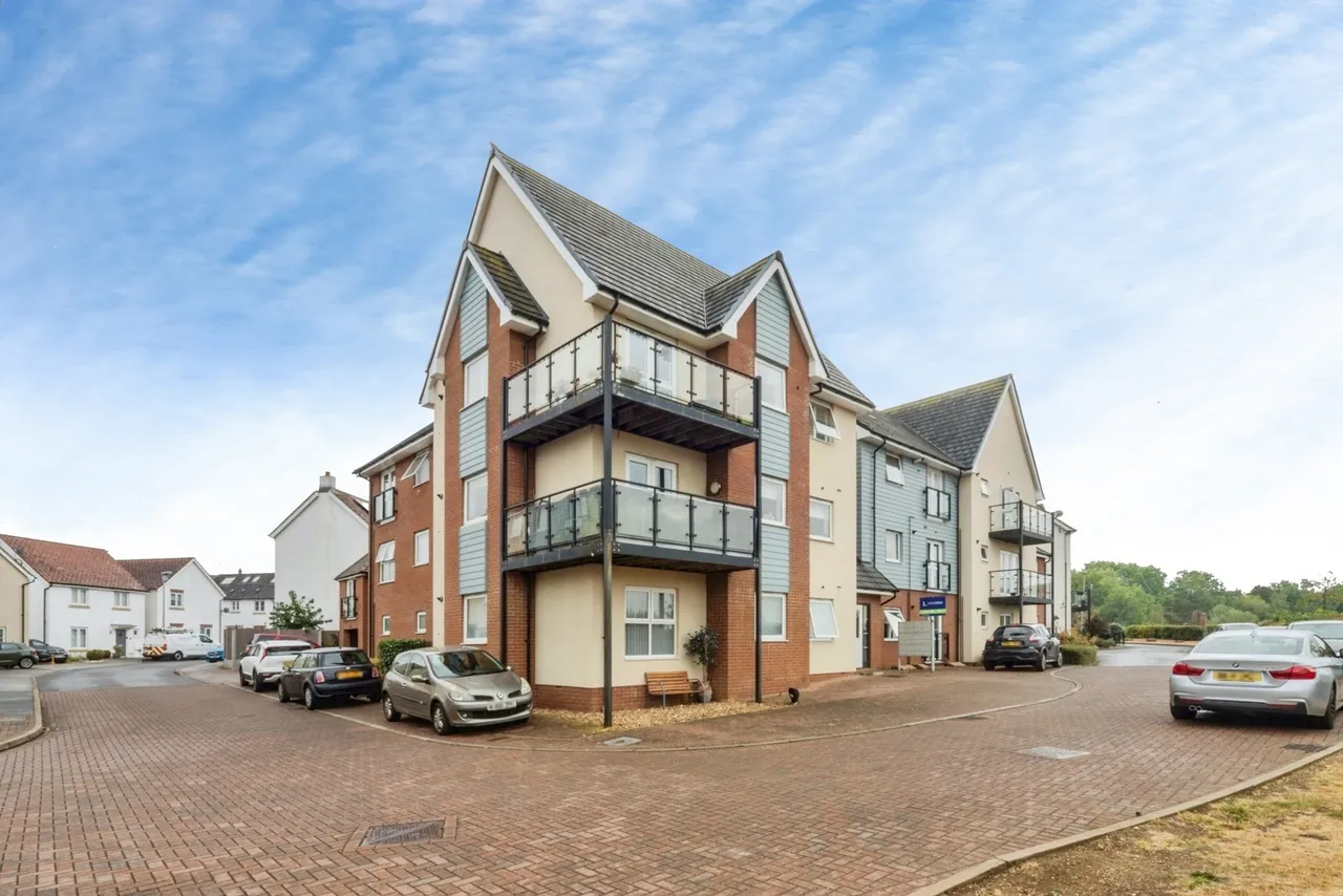 2 bed flat for sale — Skye Crescent, Newton Leys, Bletchley, Milton Keynes, MK3