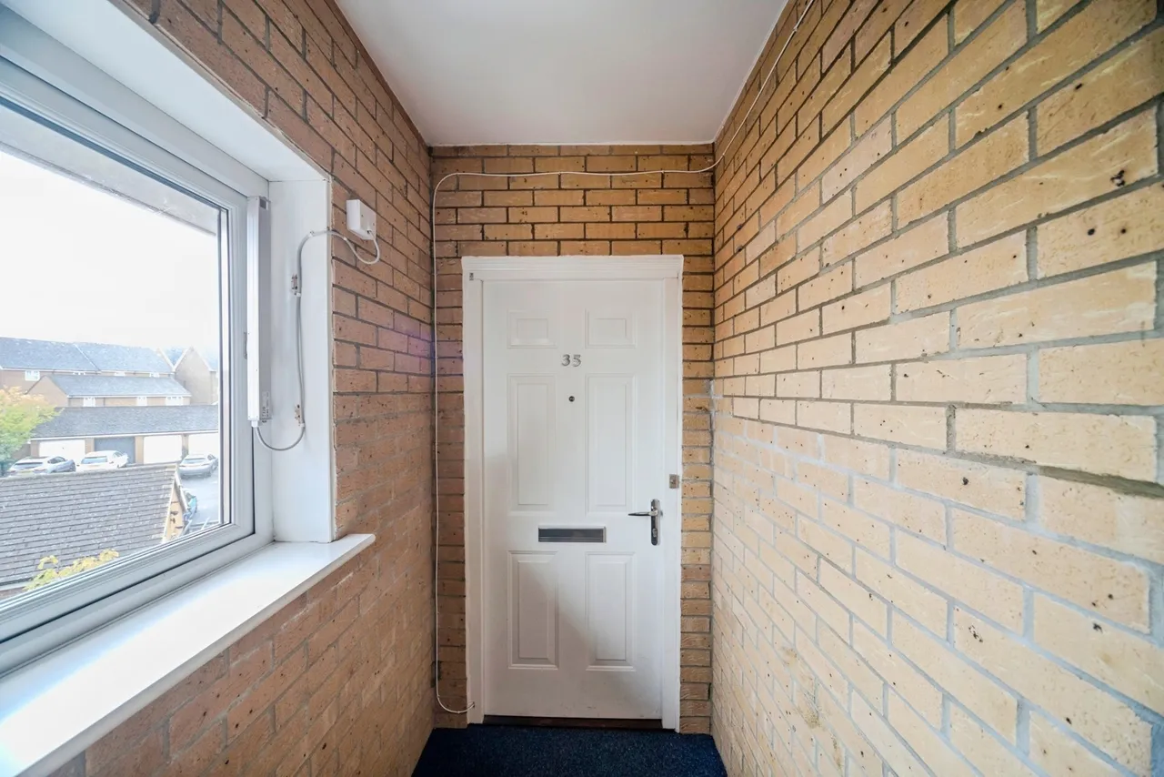 Skye Crescent, Newton Leys, Bletchley, Milton Keynes, MK3, photo 2