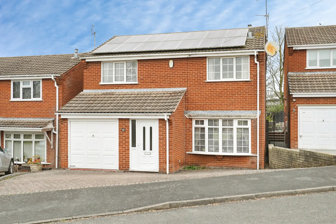 4 bed house for sale — Fabis Close, Swadlincote