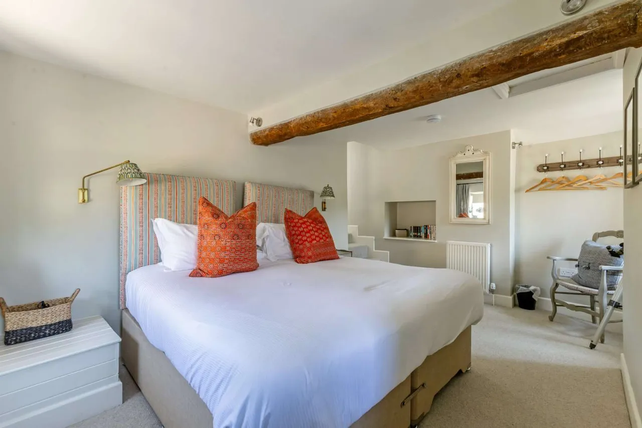 Upper Oddington, Moreton-in-Marsh, Gloucestershire, GL56 0XH, photo 7
