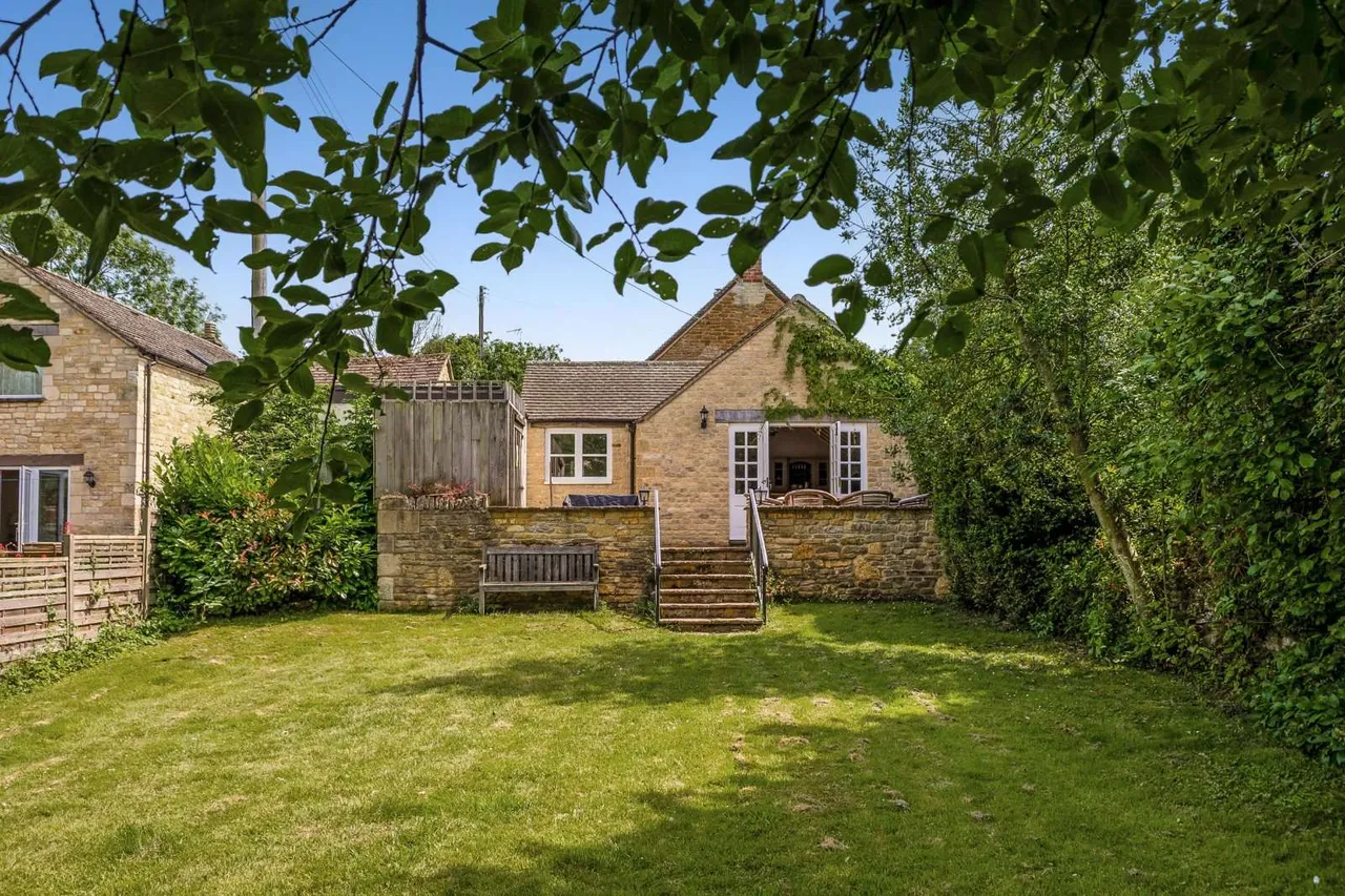 Upper Oddington, Moreton-in-Marsh, Gloucestershire, GL56 0XH, photo 11