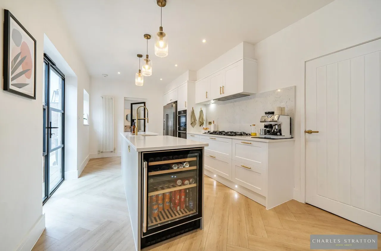 Upper Brentwood Road, Romford, Essex, RM2 6LD, photo 8