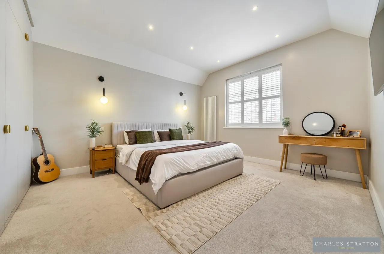 Upper Brentwood Road, Romford, Essex, RM2 6LD, photo 4
