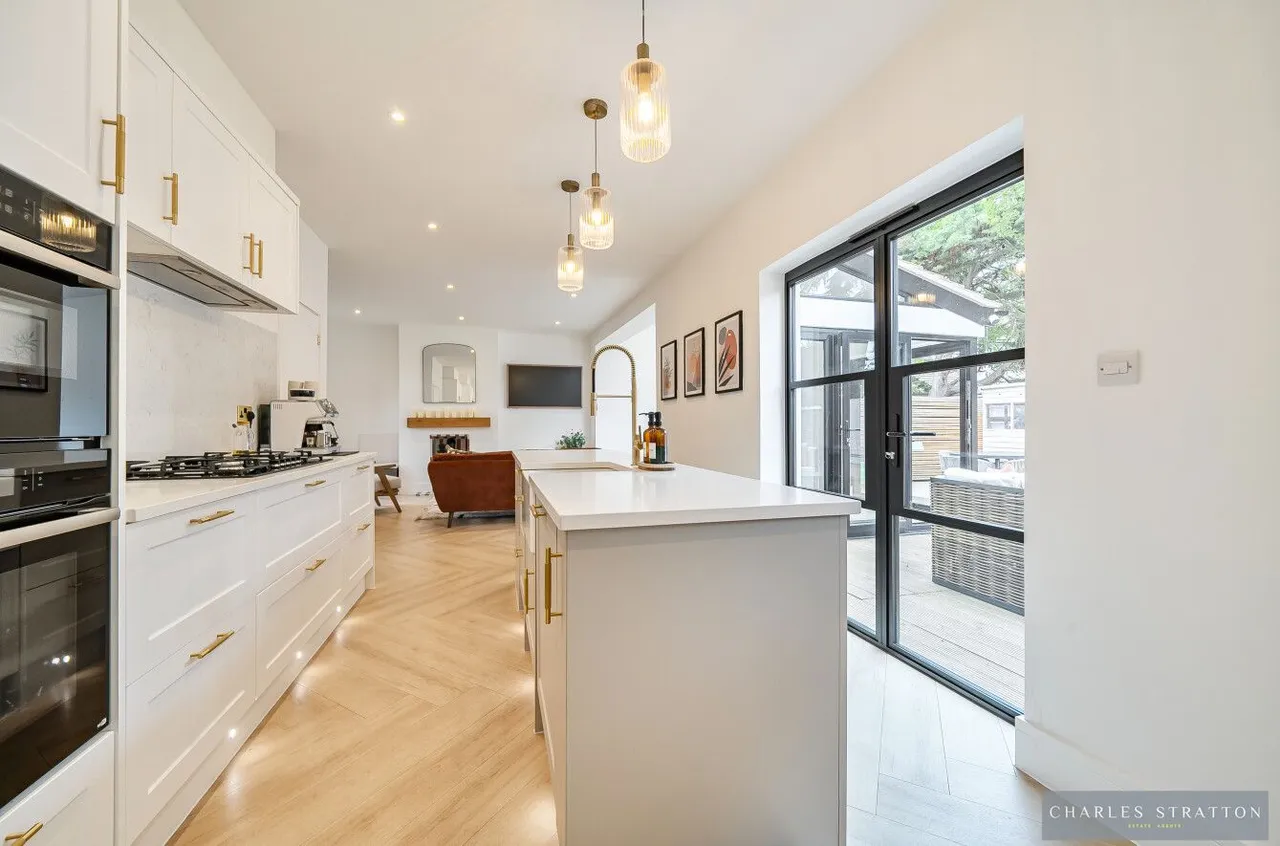 Upper Brentwood Road, Romford, Essex, RM2 6LD, photo 9