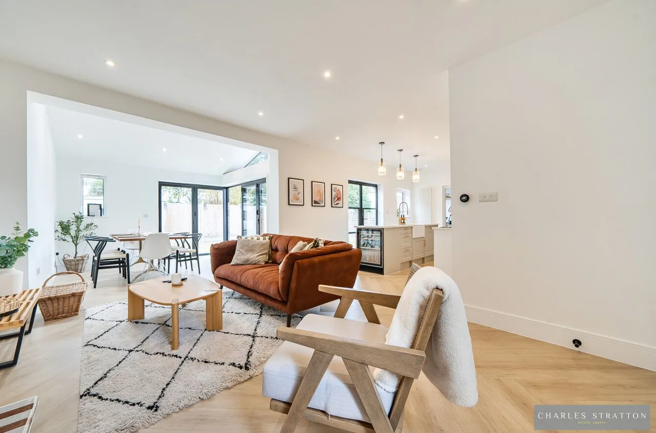 Upper Brentwood Road, Romford, Essex, RM2 6LD, photo 7