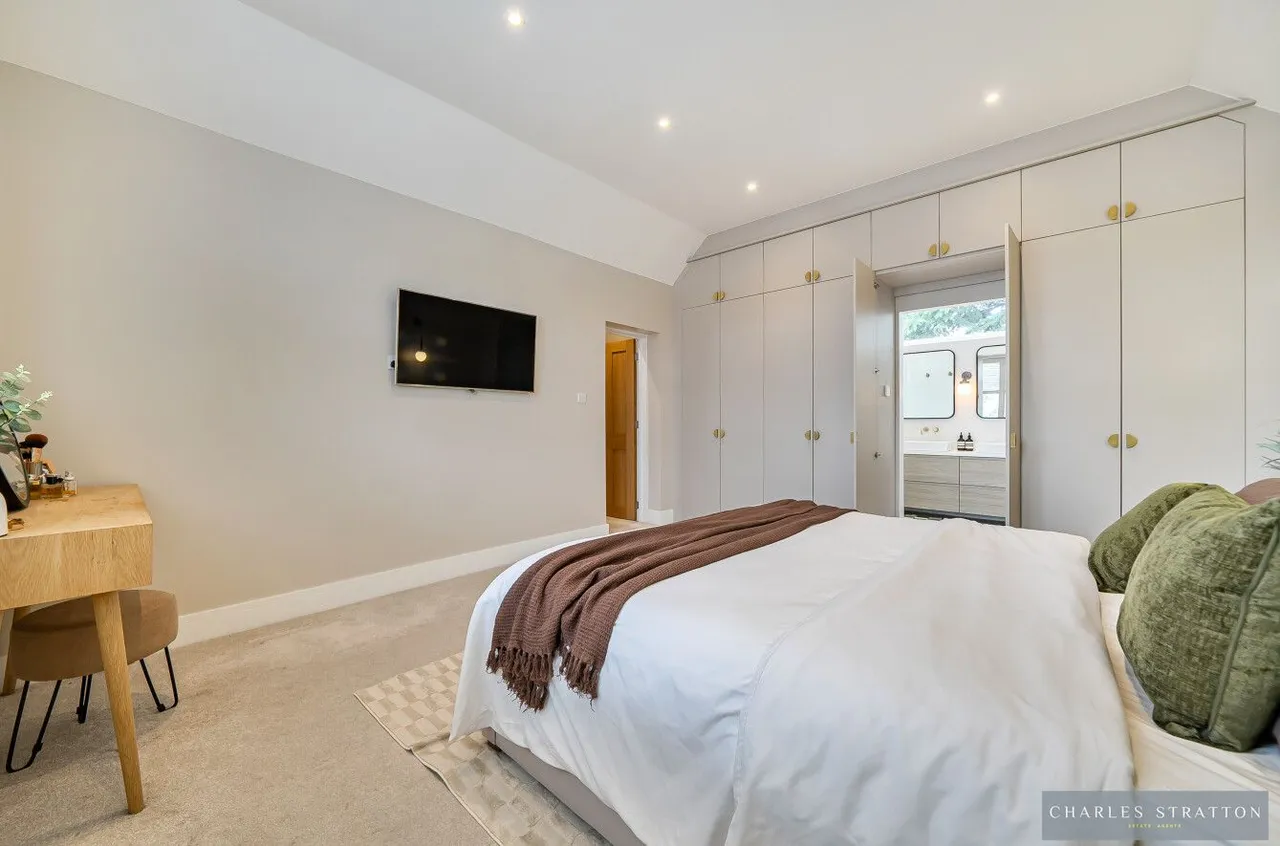 Upper Brentwood Road, Romford, Essex, RM2 6LD, photo 12