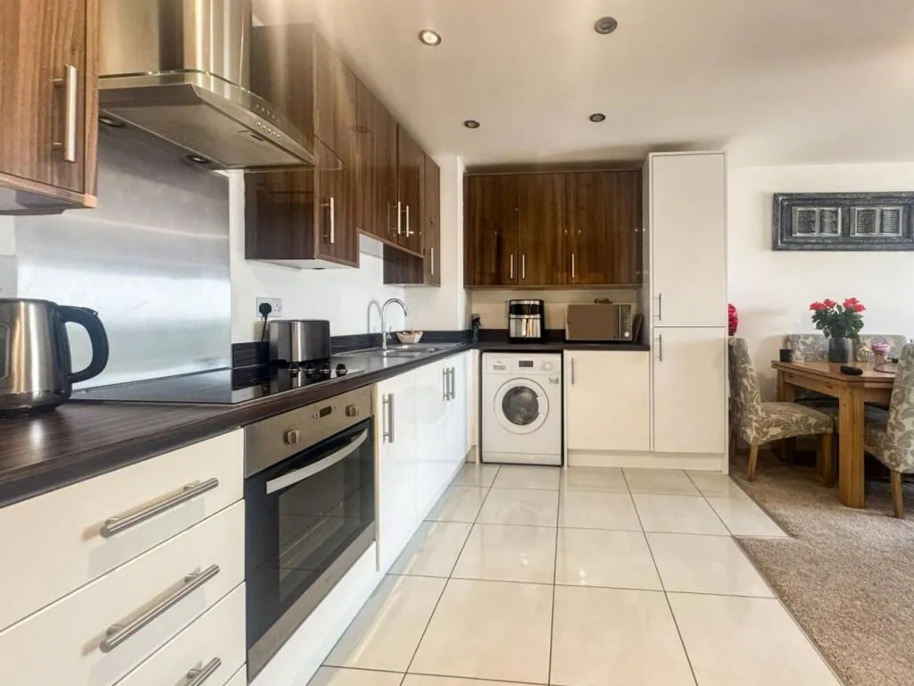 2 bed flat for sale, Moulsford Mews, RG30