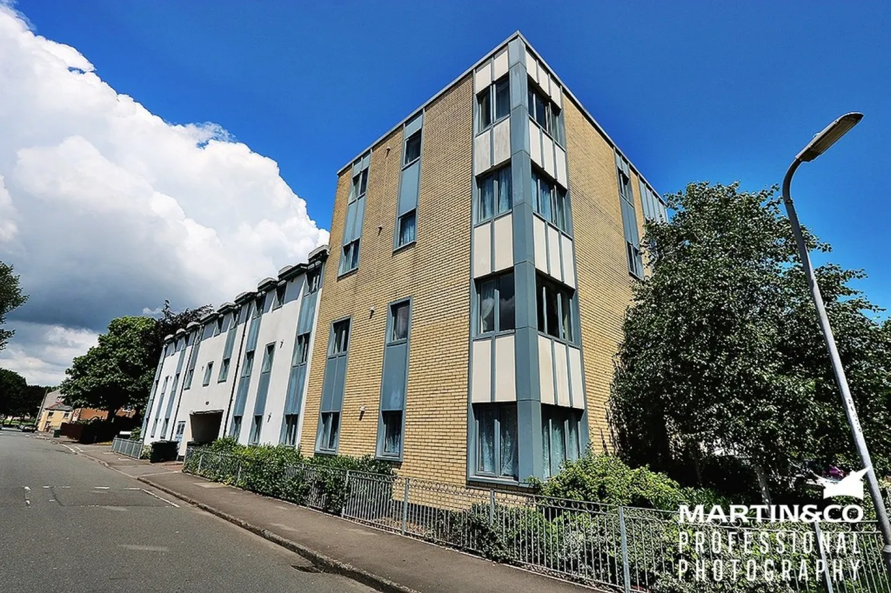 2 bed flat for sale, St Stephens Court, Newport, NP20