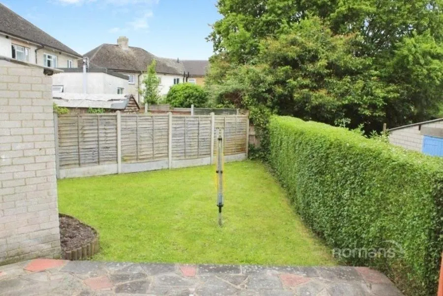 Larchwood Drive, Englefield Green, TW20, photo 9