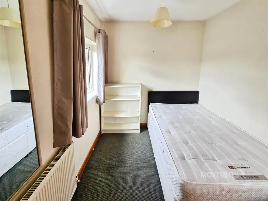 1 bed property to rent, Larchwood Drive, Englefield Green, TW20