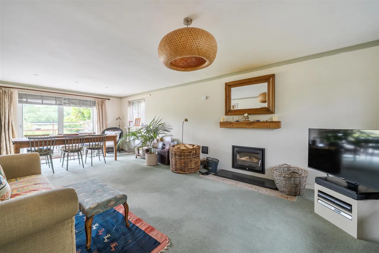 High Street, Upavon, SN9, photo 5