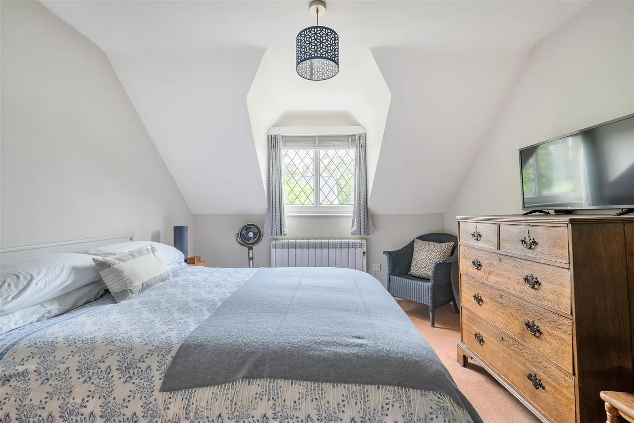 High Street, Upavon, SN9, photo 10