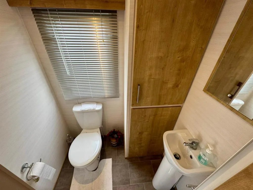 Shore Road, LL19, photo 19