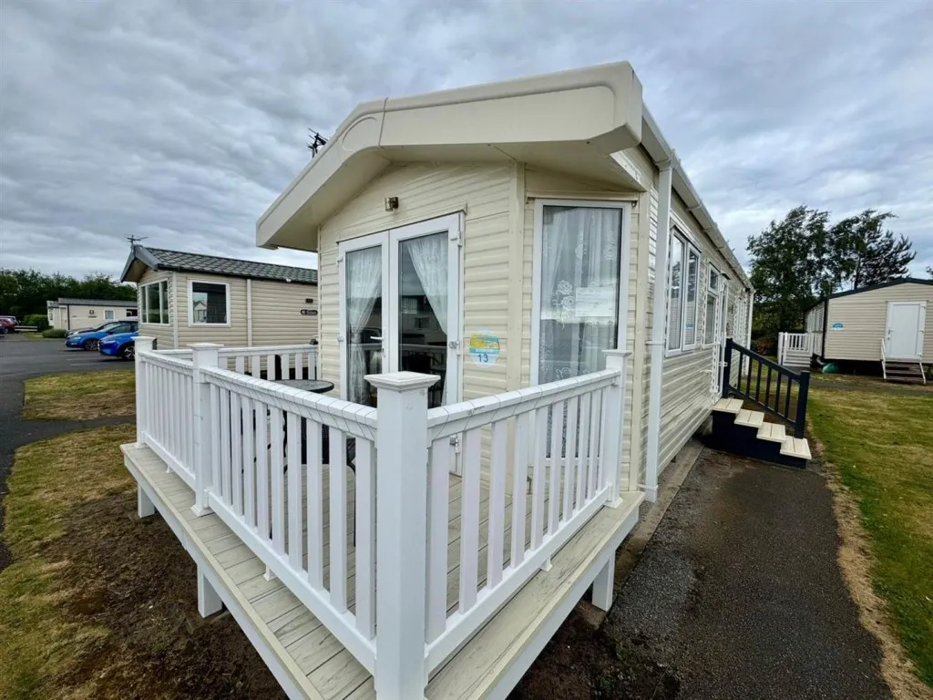 Shore Road, LL19, photo 3