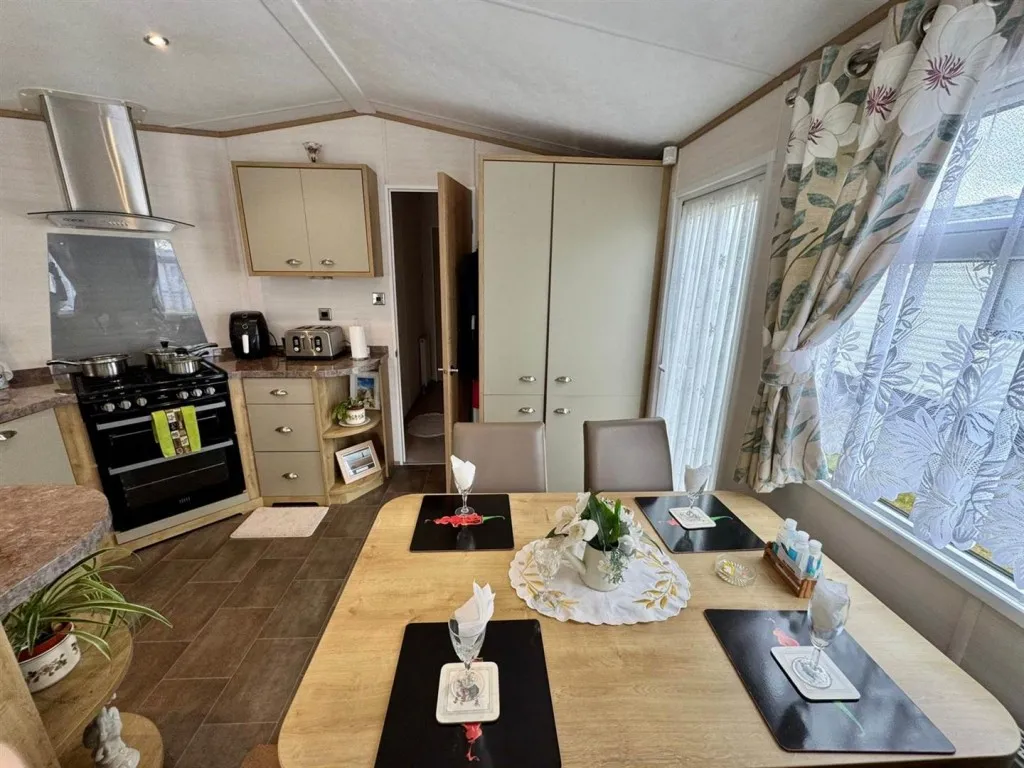 Shore Road, LL19, photo 14