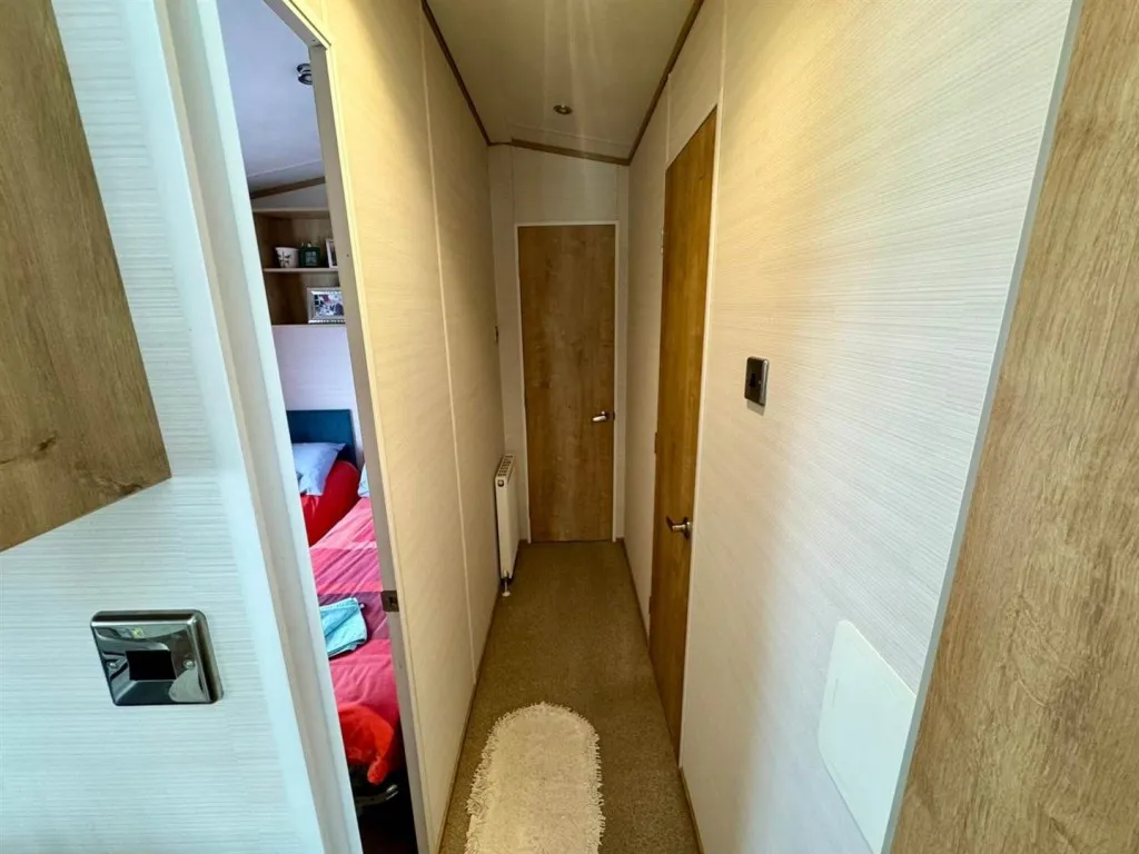 Shore Road, LL19, photo 15
