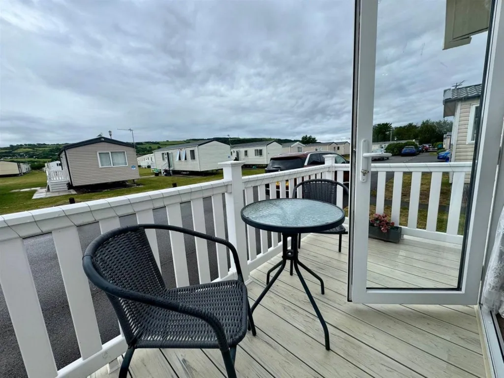 Shore Road, LL19, photo 22