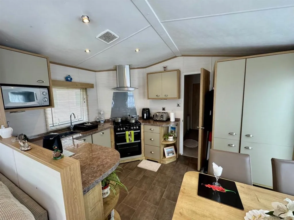 Shore Road, LL19, photo 13