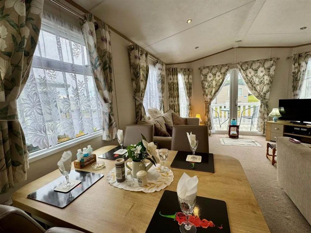 Shore Road, LL19, photo 10