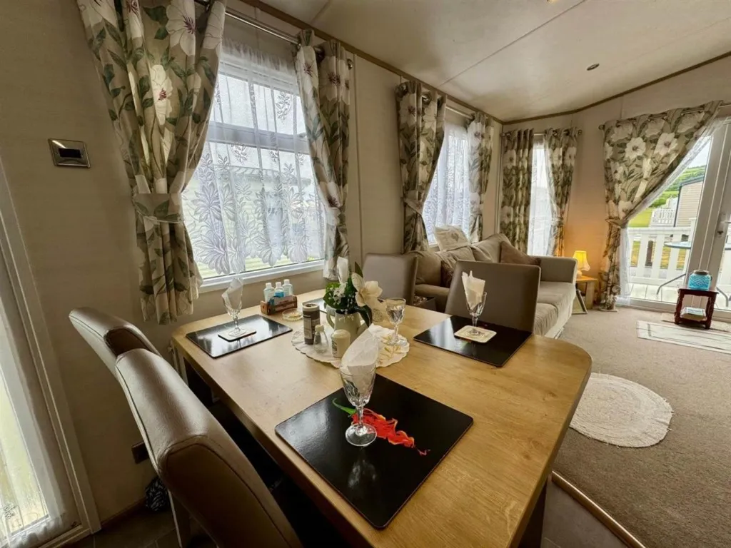 Shore Road, LL19, photo 11