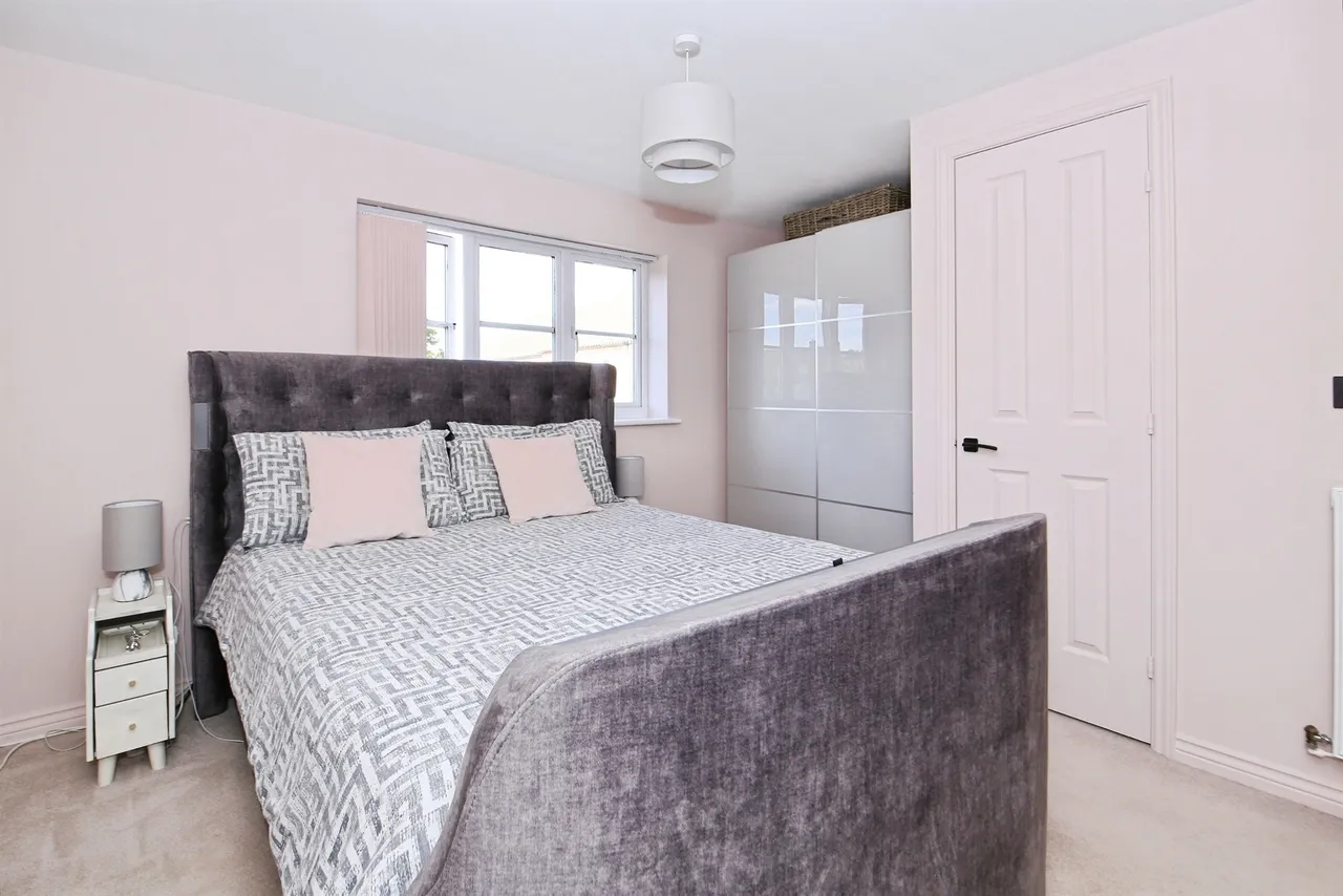Sharnbrook Avenue, Hampton Vale, Peterborough, photo 10