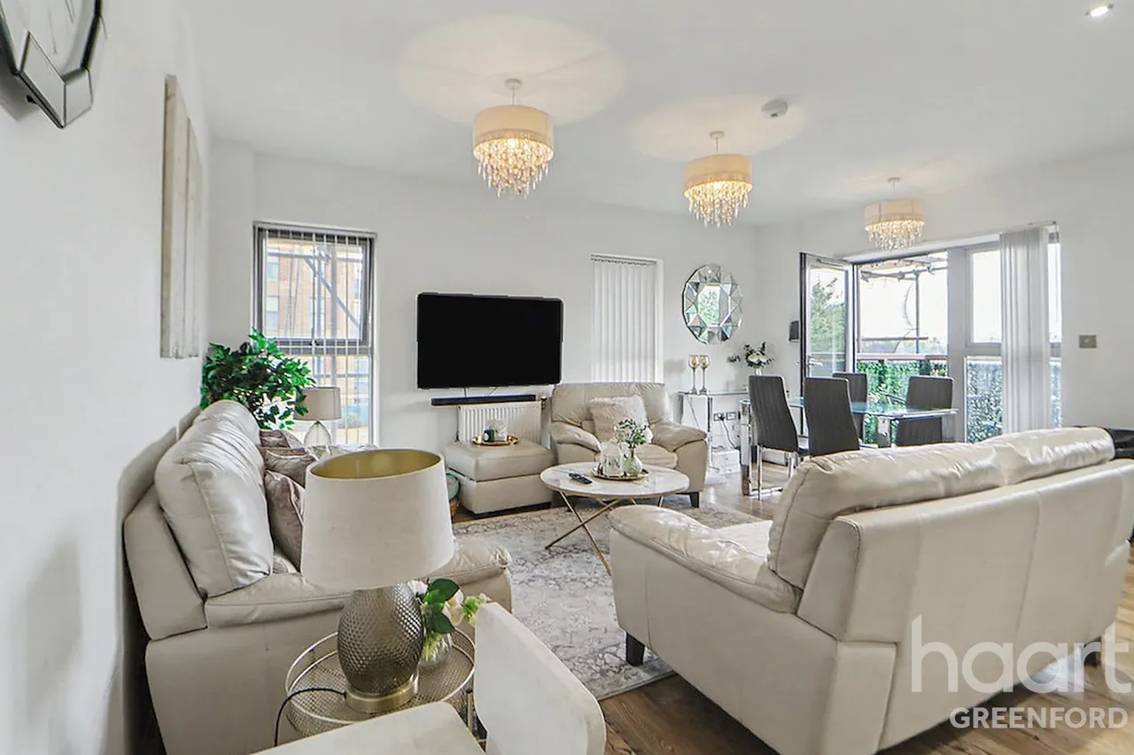 2 bed flat for sale, Larkspur Court, Rectory, UB5