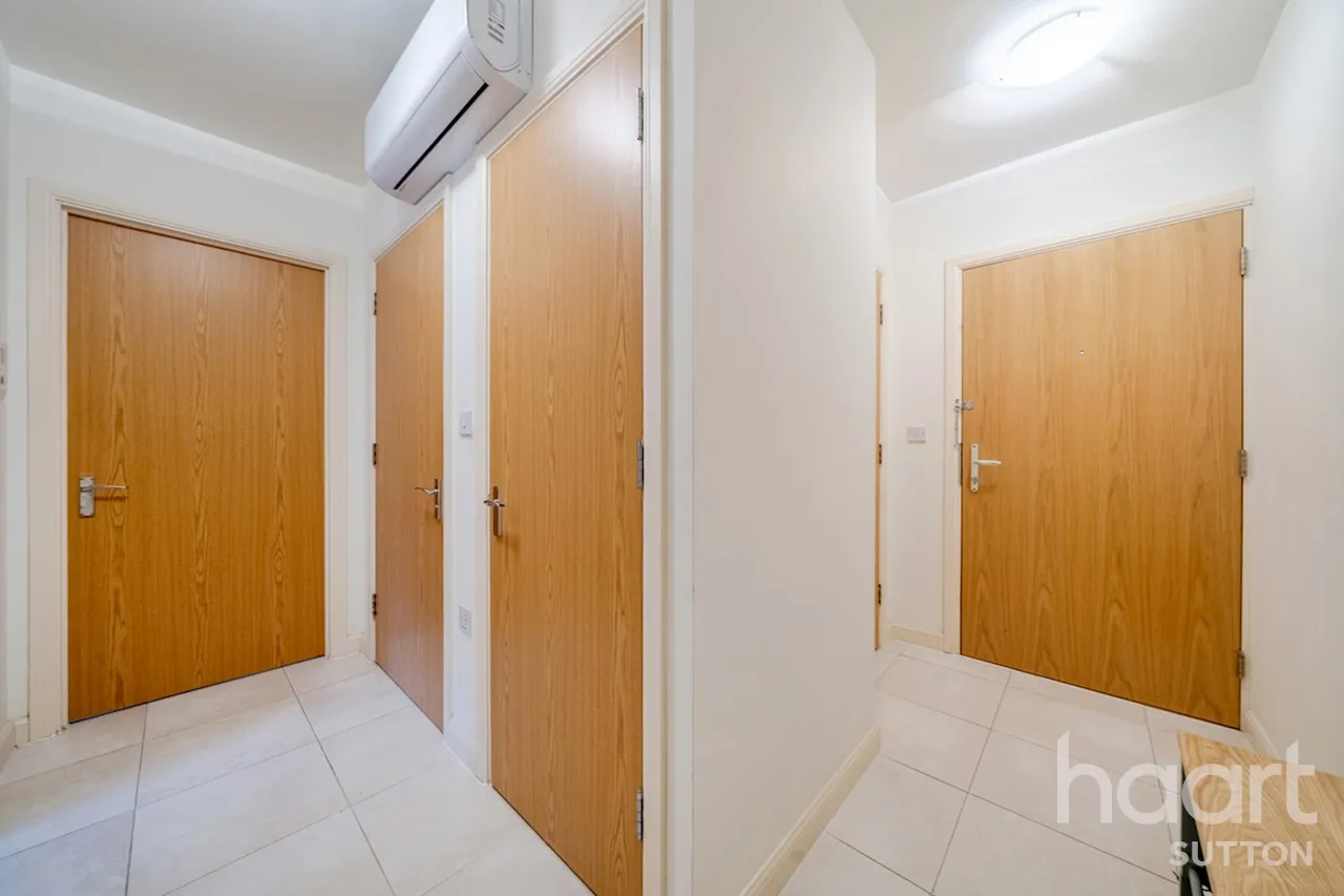 Mitcham, CR4, photo 13