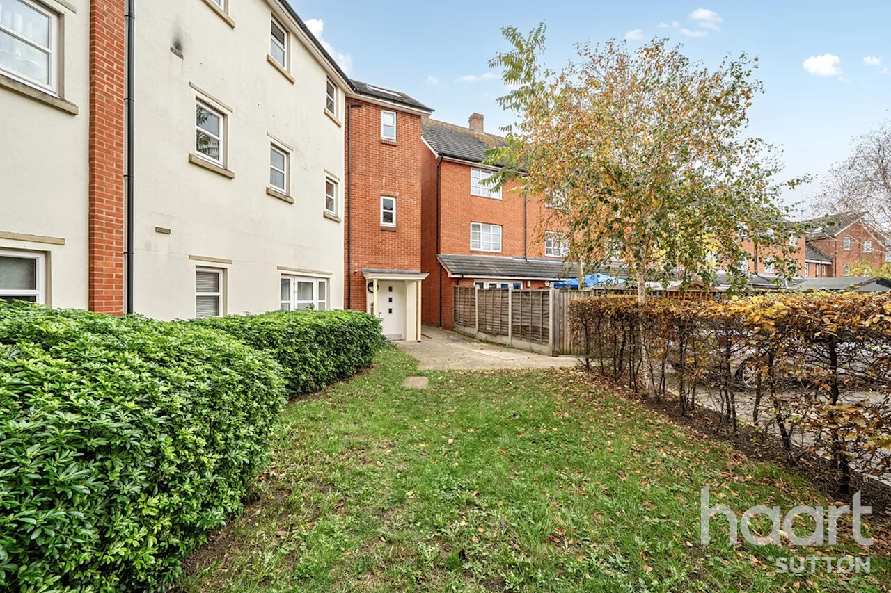 Mitcham, CR4, photo 3